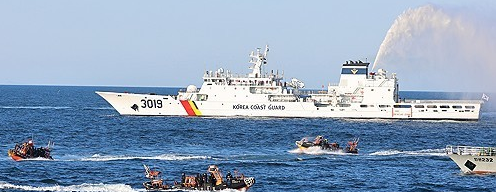 Chinese fishing vessel seizure near Baengnyeong Island