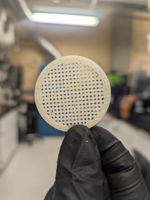 Thumbnail from 3D printing news briefs featuring a water-filter topic