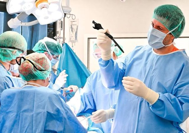 Personalized metamaterial bone prosthesis implanted at Gregorio Marañón Hospital