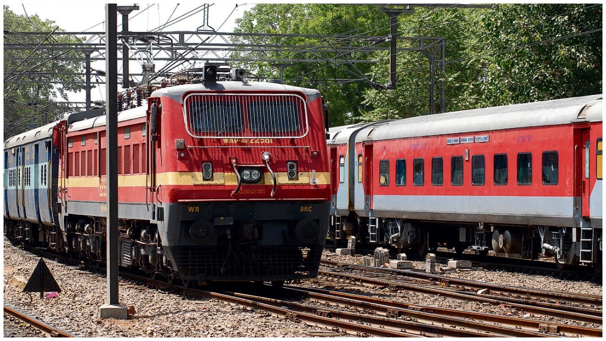 Hindi news report on Diwali train bookings