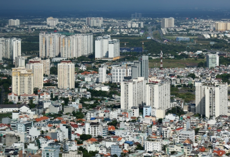 Vietnam considers limiting foreign home ownership to apartments