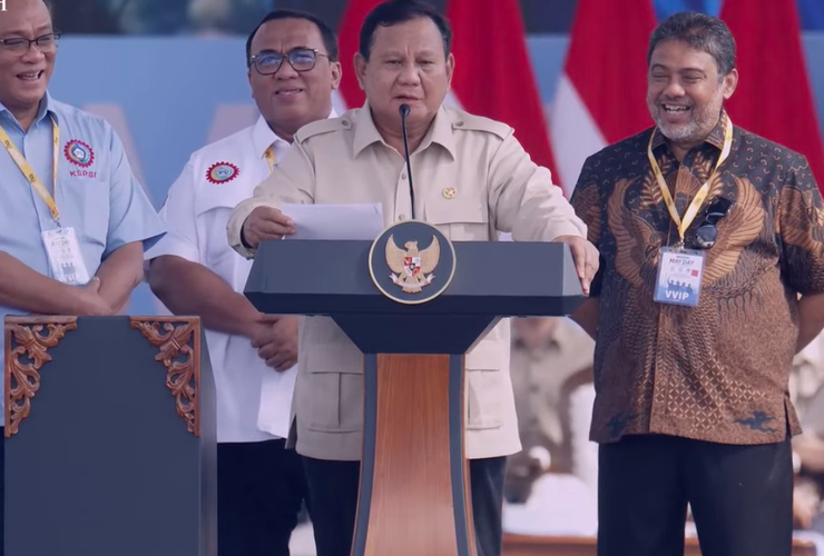 President Prabowo signing the decree on online motorcycle taxis during May Day commemorations