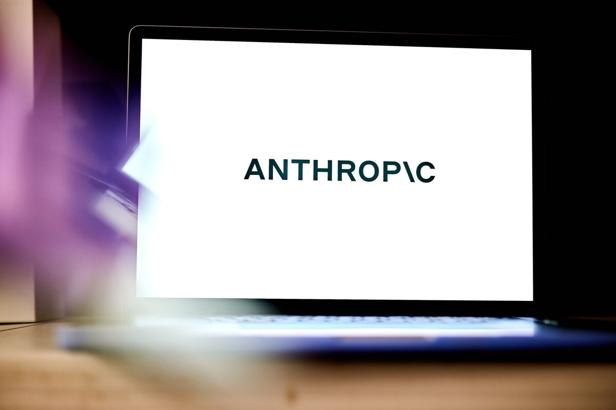 Anthropic 기업가치 9,000억 달러 검토 관련 Bloomberg 보도 이미지