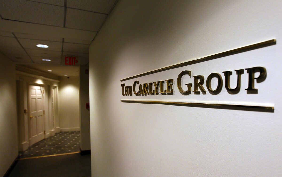 Bloomberg illustration accompanying the story on Carlyle's $7.7 billion Truist consumer-loan purchase