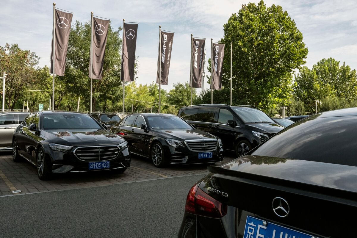 Mercedes-Benz sees prolonged slump in China demand on poor economy