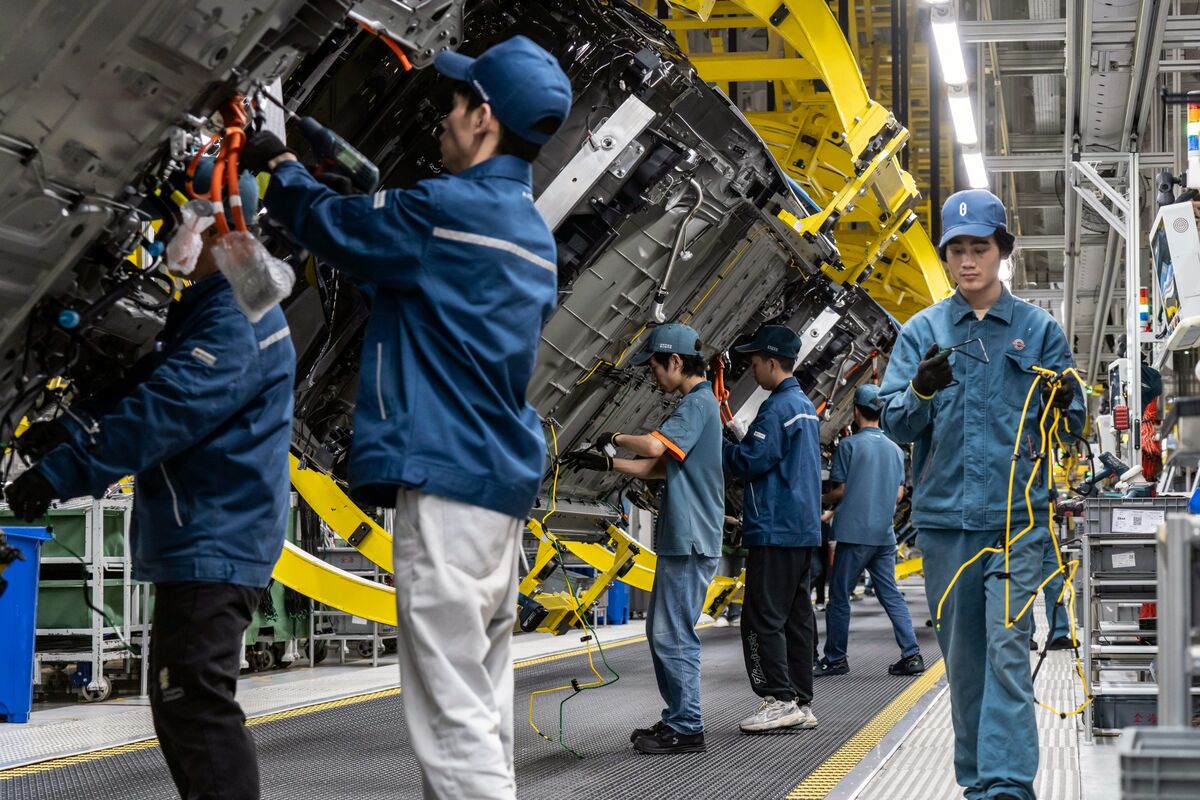 China Factory Activity Edges Up in Hopeful Sign for Economy
