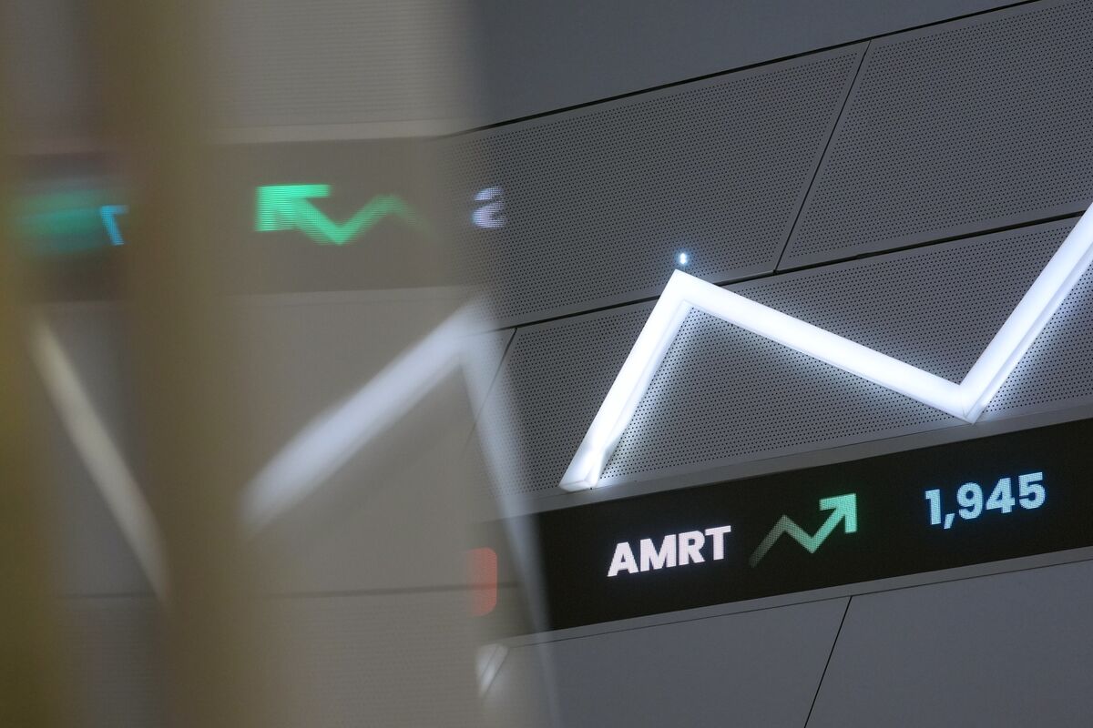 Emerging market currency traders monitoring FX movements during Tuesday's rally