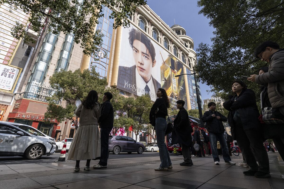 Bloomberg graphic illustrating the green shoots in the Chinese luxury market