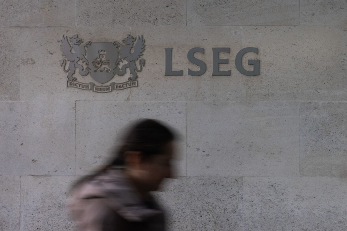 Bloomberg article on PE firms finding corporate crutches for exits