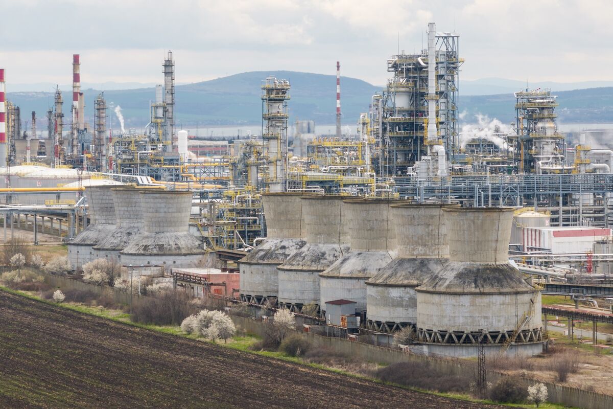 Oil tanker at sea amid sanctions uncertainty