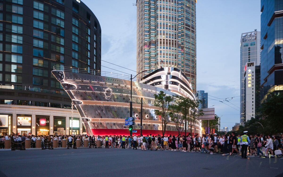 Luxury shoppers in Shanghai