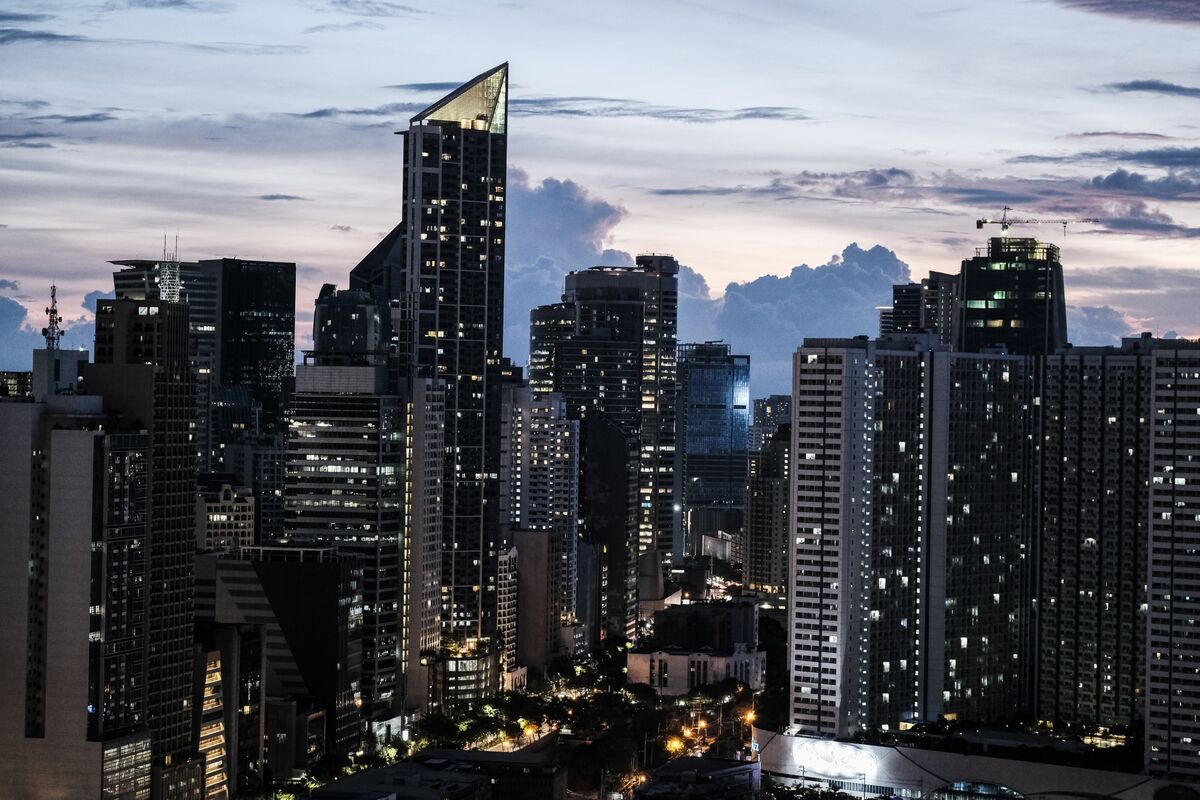 Philippine sovereign bonds selloff as traders price in the largest rate hike since 2023