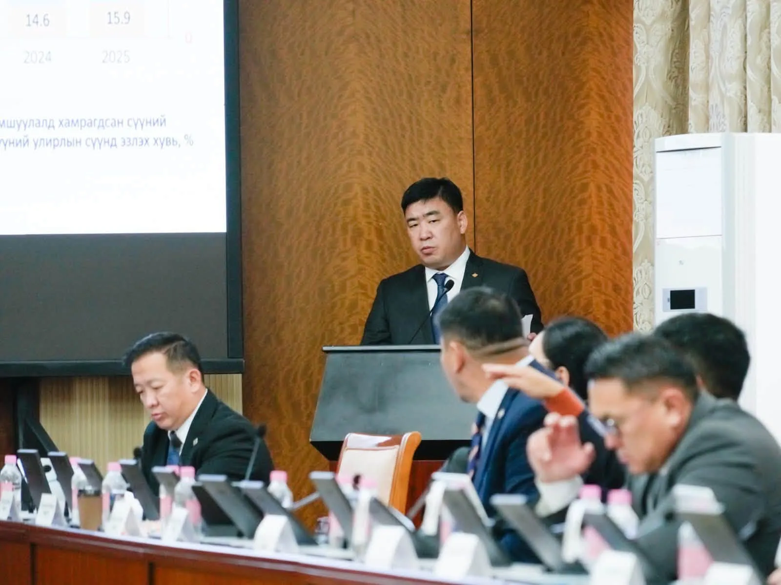 MNB coverage of the parliamentary oversight hearing