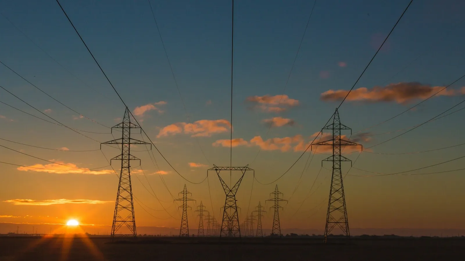 Article image covering strong quarterly earnings for Hitachi Energy and Siemens Energy