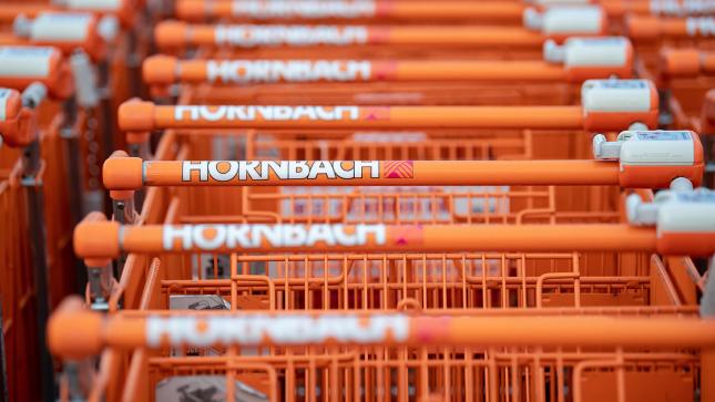 Hornbach stock chart and store exterior