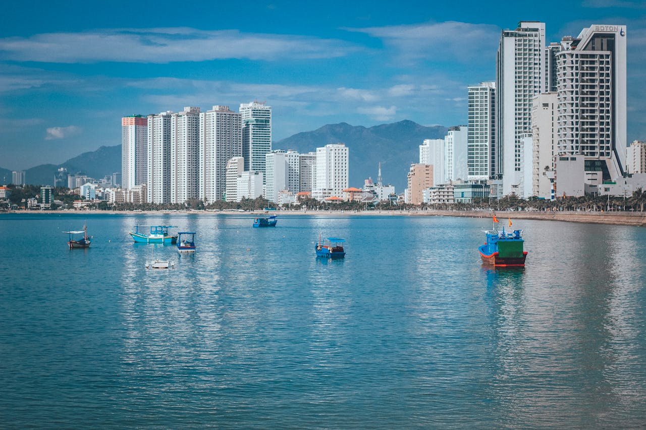 Vietnam 2030 development objectives infographic