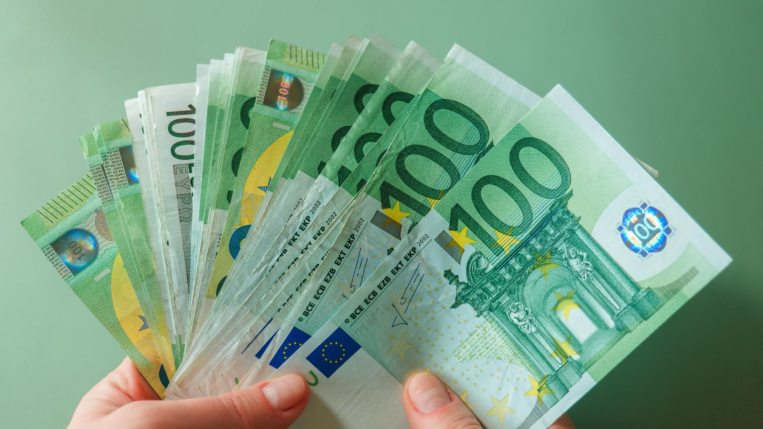 Euro weakening against dollar