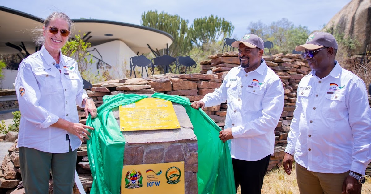 Image of Deputy Minister Hamad Hassan Chande at the launch of the Serengeti visitor center