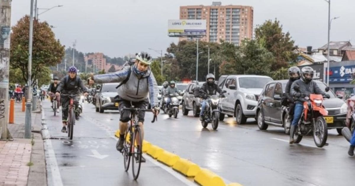 Graphic showing Bogotá's bike lane maintenance statistics and new prioritization tool