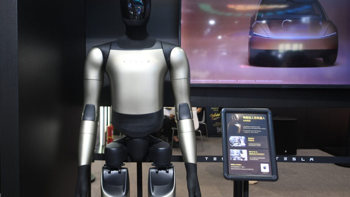 Tesla Optimus humanoid robot