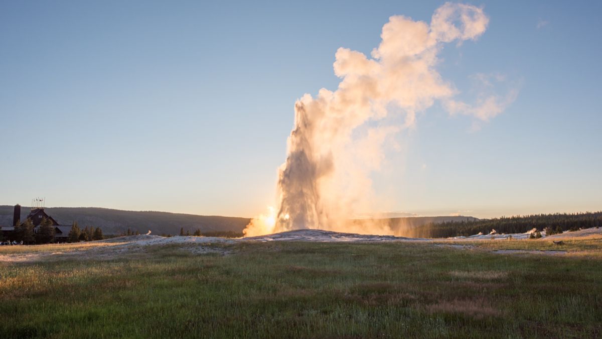 Old Faithful geyser at Yellowstone