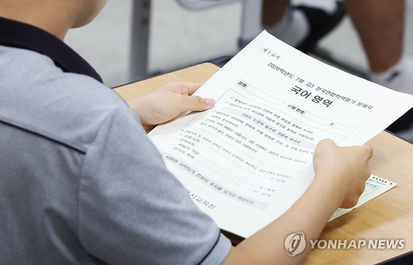 Students assessing academic levels through the July 2026 mock exam