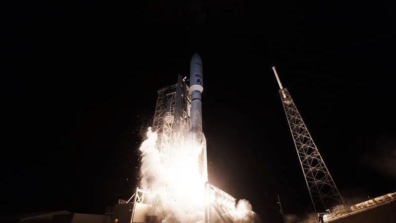 Atlas V carries 29 Amazon Kuiper satellites skyward from Cape Canaveral