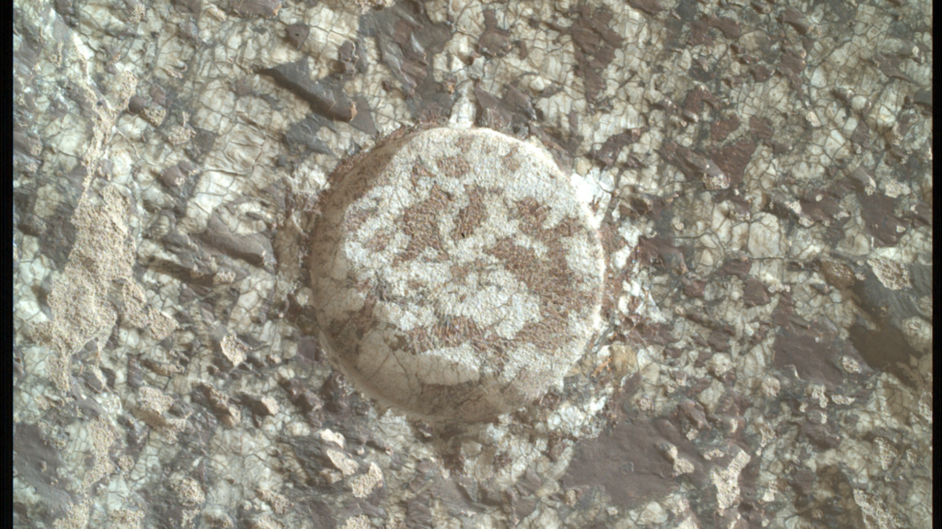 Curiosity rover's view of "Lac de Charmes," a scientifically intriguing region on Mars.