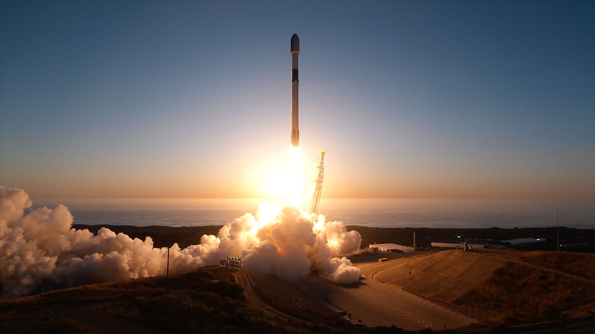 SpaceX Falcon 9 로켓 Starlink 위성 발사 장면