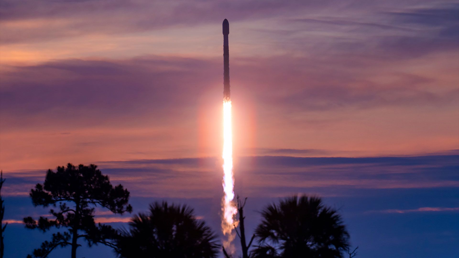 SpaceX Falcon 9 booster B1067 launching from Cape Canaveral with Starlink payload