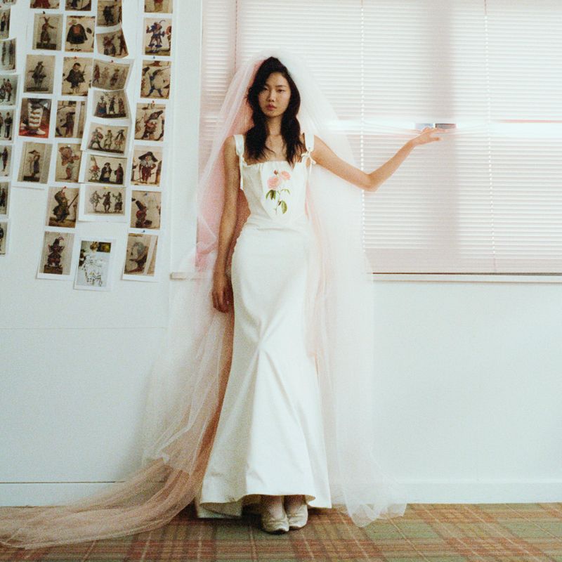 Elegant wedding tablescape and cool-girl bridal tailoring from Who What Wear 2026 wedding trends