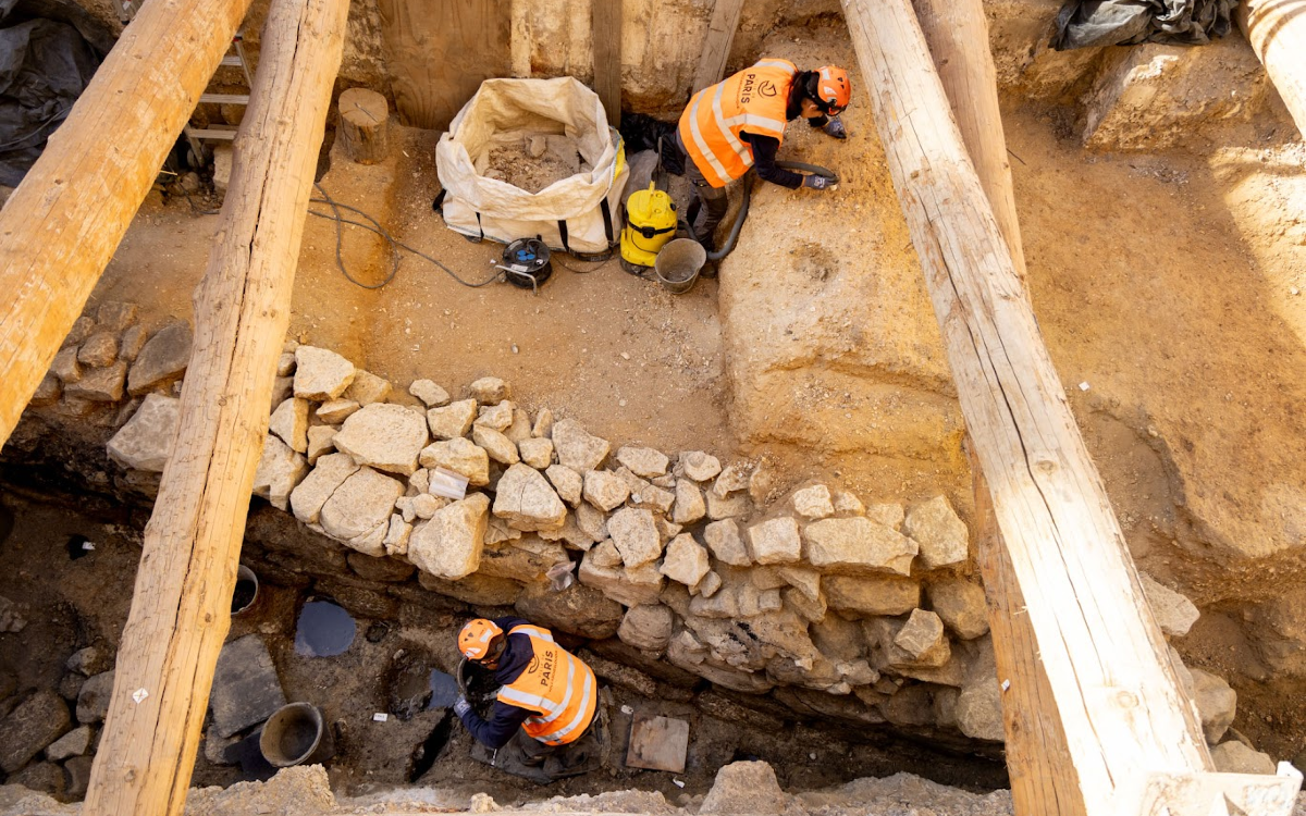 Excavation work at Hôtel-Dieu, Paris