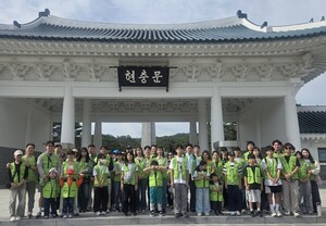 현대엔지니어링 임직원들의 국립서울현충원 묘역 정화 봉사활동