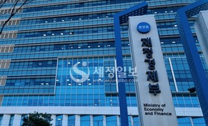 Korean news article regarding the finalized tax reform and ISA changes