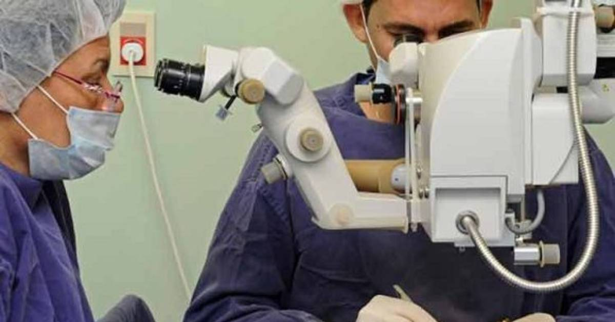 Photo illustrating the financial controversy surrounding Cuban medical missions in Uruguay