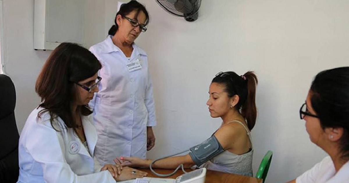 Graphic related to the new MINSAP regulations on health professional hiring and habilitation