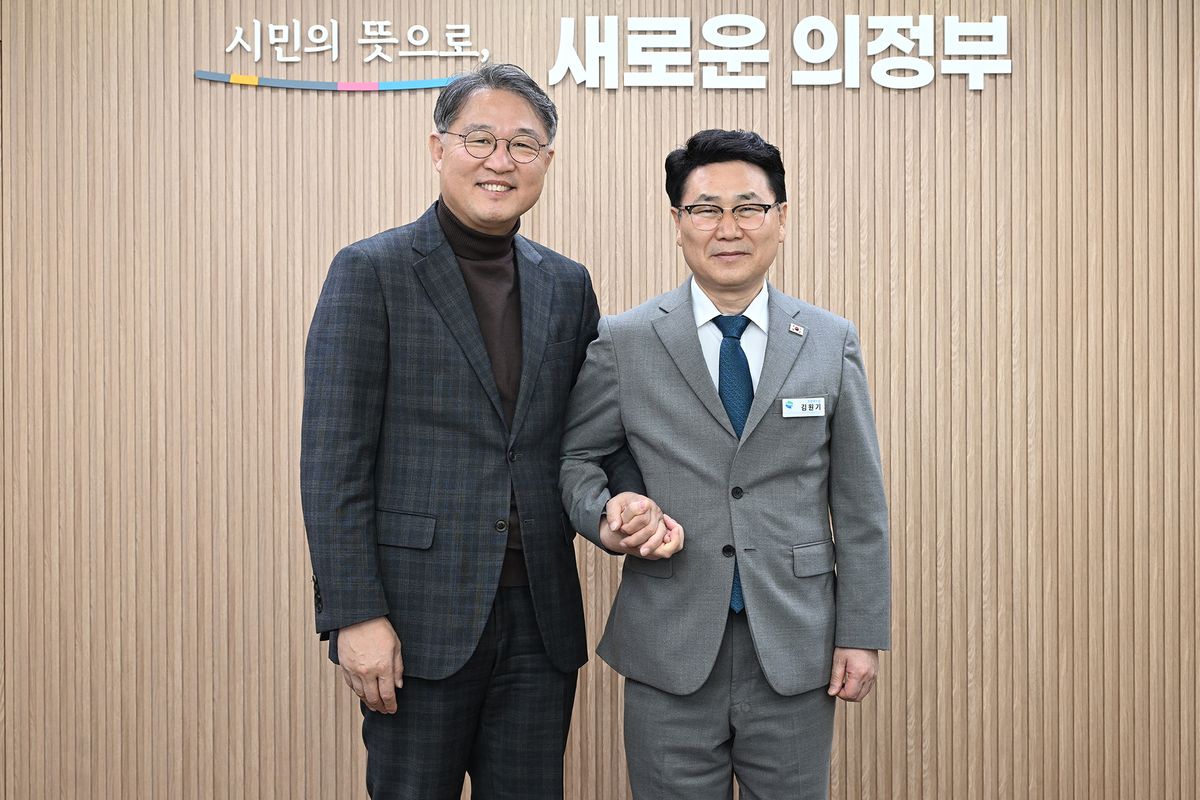 김원기 의정부시장과 탁용석 경기콘텐츠진흥원장 면담 모습