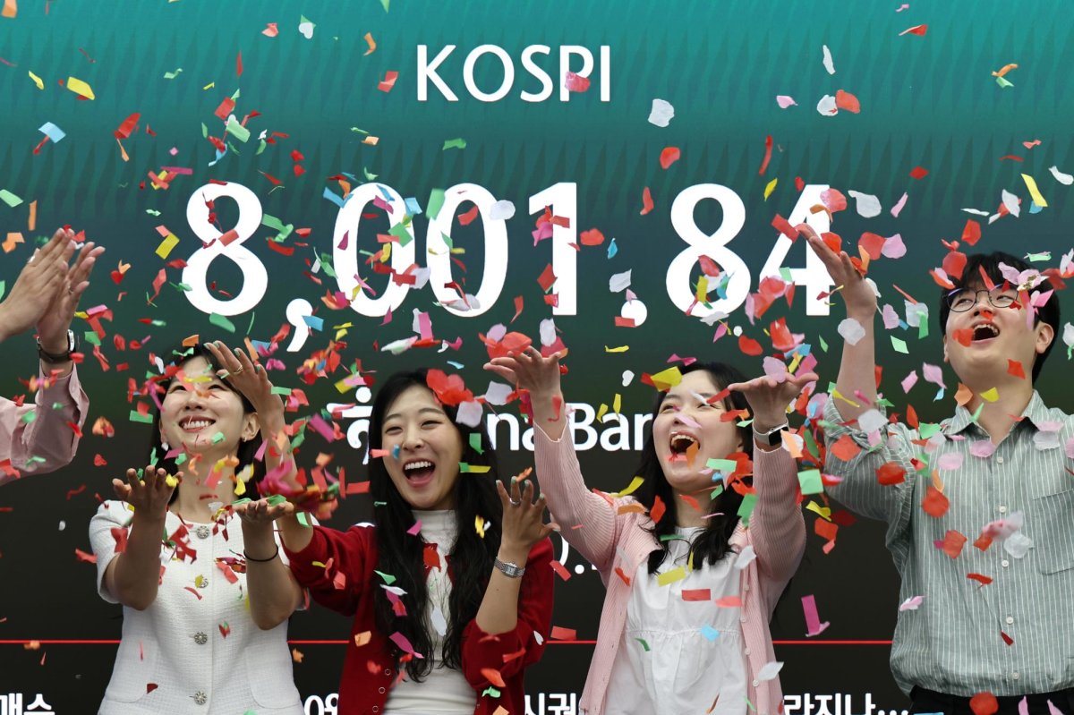KOSPI hits 8,000 and crashes