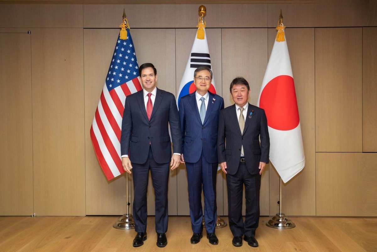 ROK-U.S.-Japan Foreign Ministers meeting (File photo)