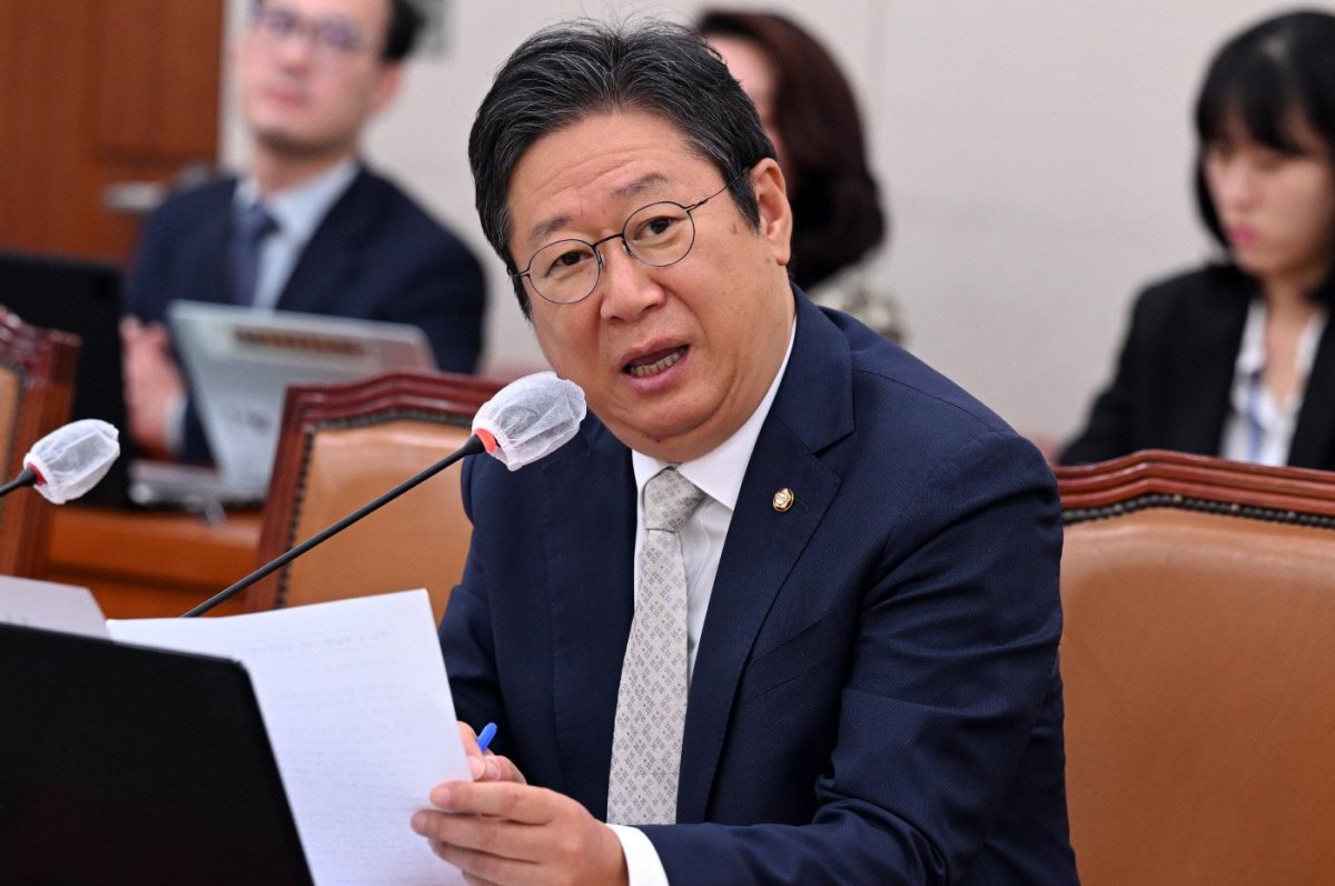 폐기 버스 주거 제안을 둘러싼 한국 정치권 논란 관련 이미지