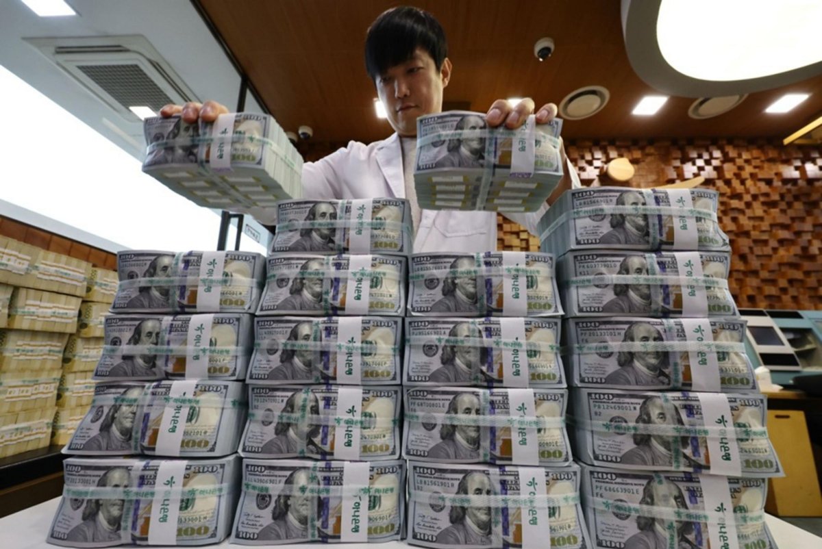 Image showing U.S. dollar and South Korean won exchange rates