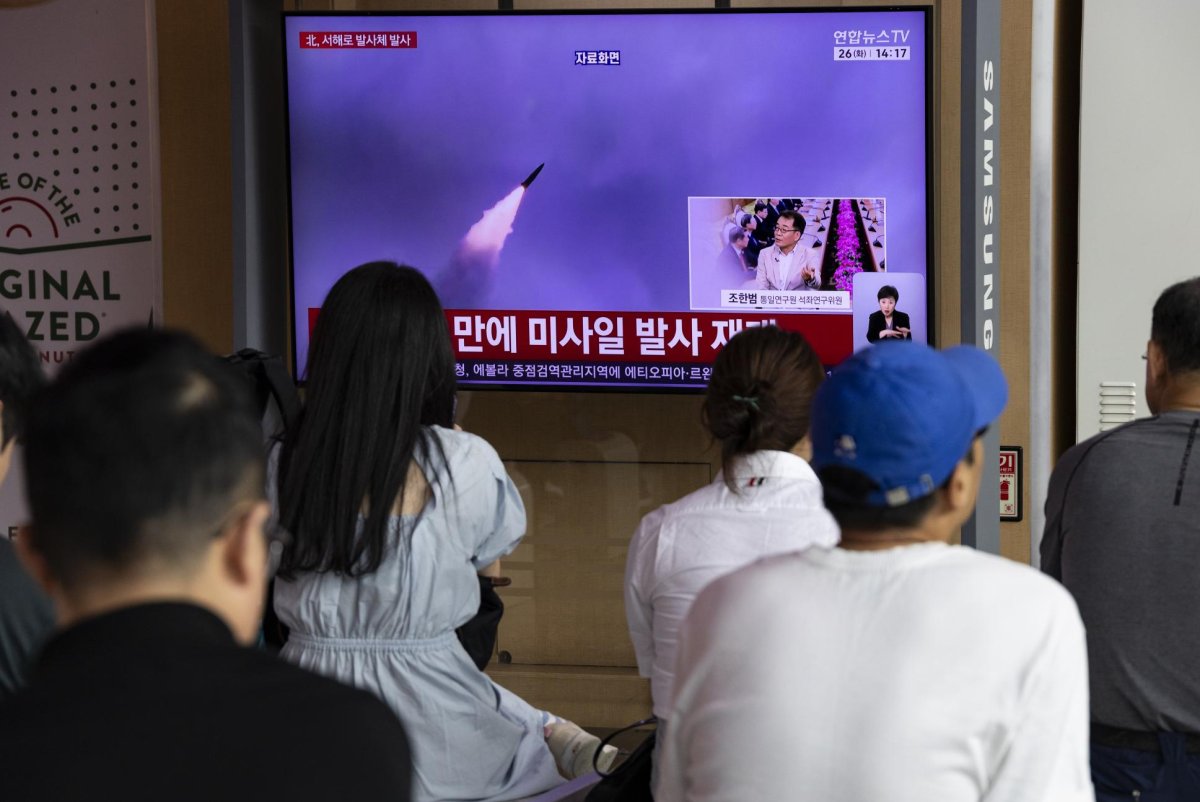 북한 황해 미사일 발사 관련 이미지