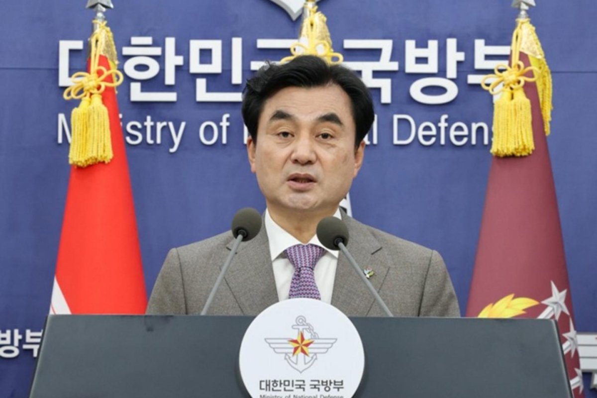 Image of the Ministry of National Defense returning to its former Yongsan headquarters