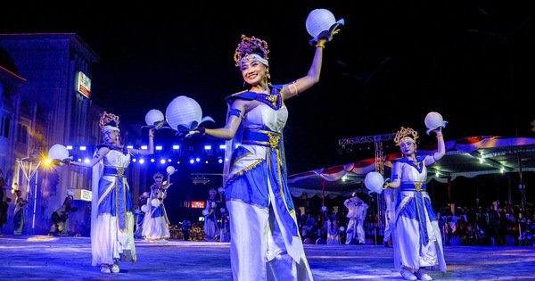 Participants perform during the 2026 Wayang Jogja Night Carnival on Malioboro Street