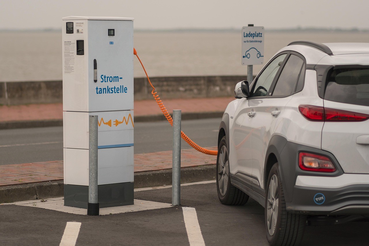 Graphic related to Tesla autonomous driving technology and robotaxis