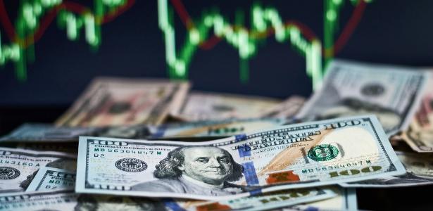 Brazilian real closing prices board
