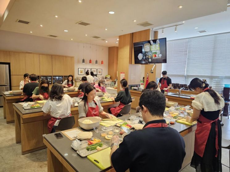 Fullmoon Museum Kimchi Plaza 2030 kimchi school program image