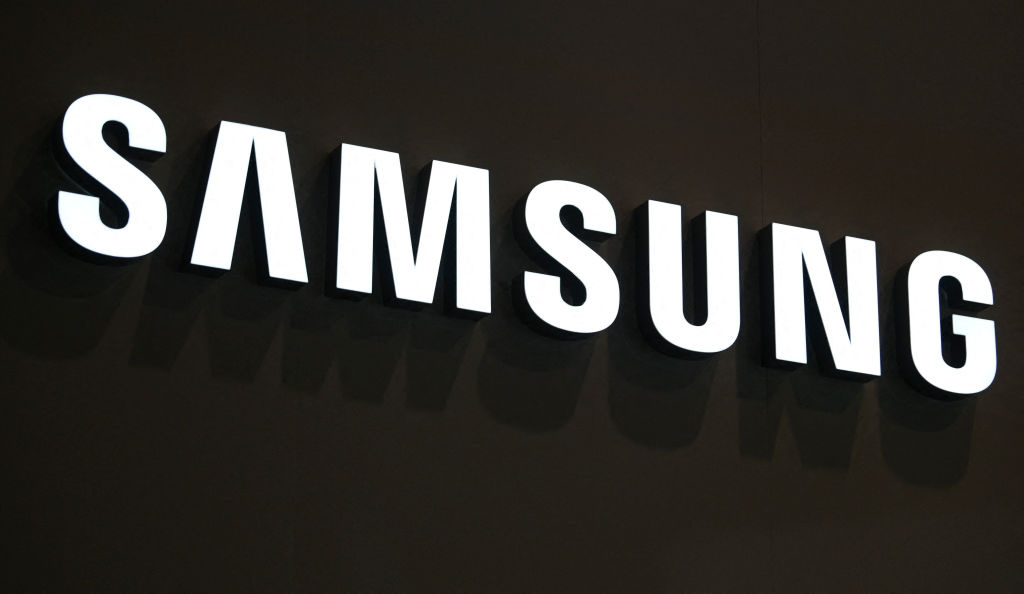 Samsung TSMC HBM base die outsourcing strategy