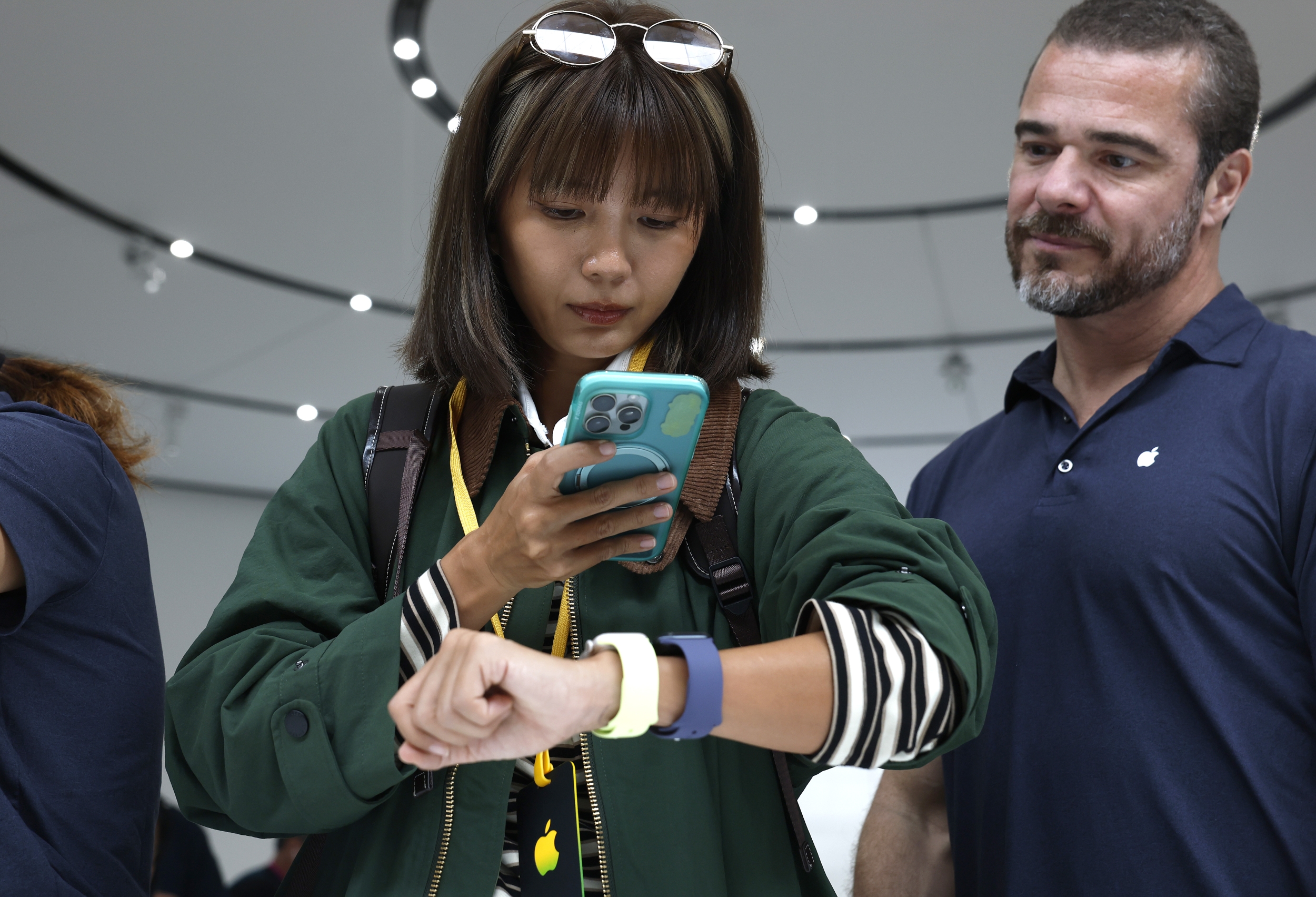 Smartwatch market growth chart showing Q1 2026 shipment trends