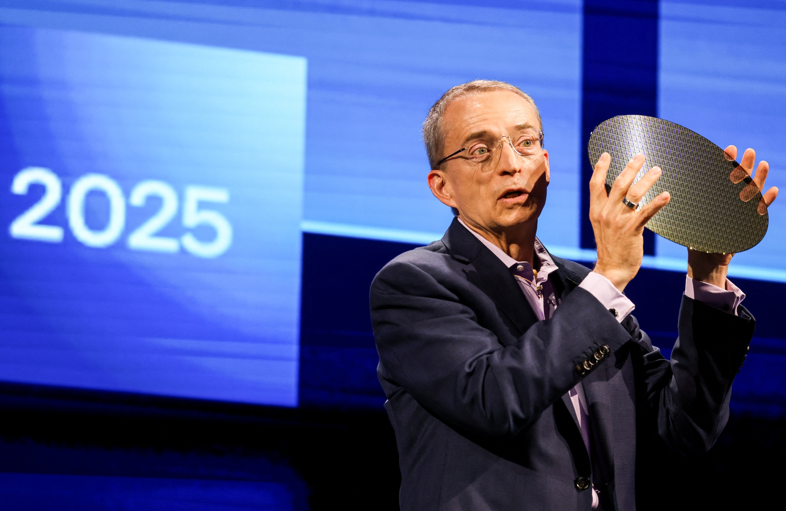Intel and TSMC advance glass substrate packaging